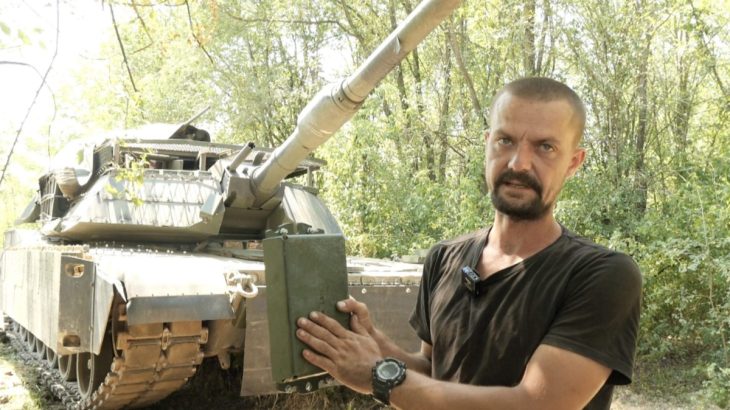 Tank M1A1 Abrams s reaktivním pancířem Kontakt-1