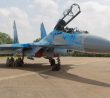 Stíhací letoun Su-27P na letišti