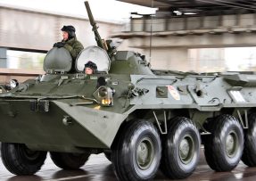 Transportér BTR-80 na přehlídce