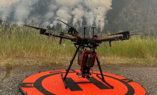 Dron hexakoptéra s náloží