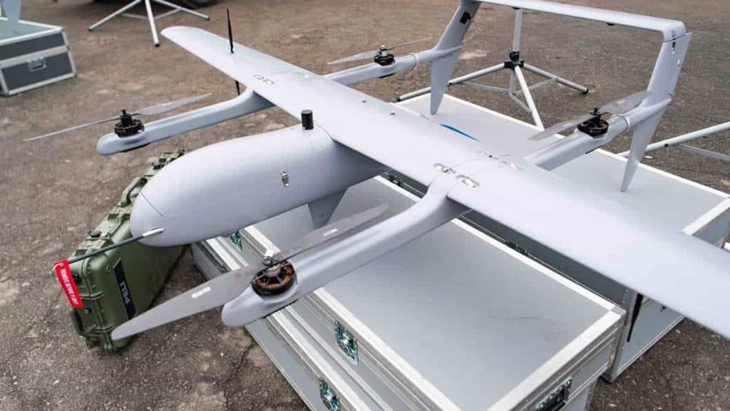 Dron H10 Poseidon bývá složený v kufru