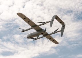 Dron H10 Poseidon za letu
