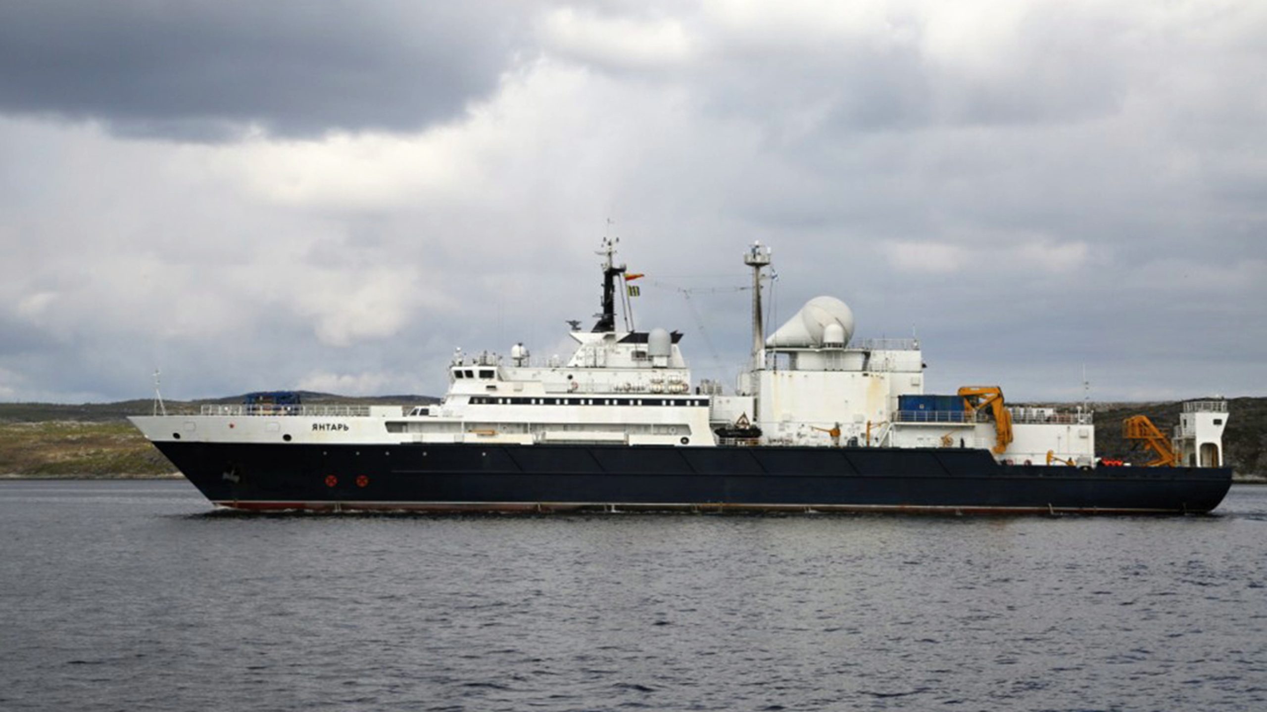 Ruská loď Jantar se specializuje na ničení infrastruktury NATO