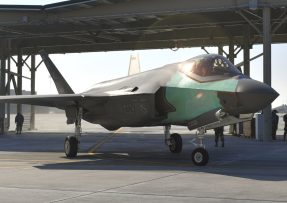 F-35A vzniklý spojením 2 poškozených strojů