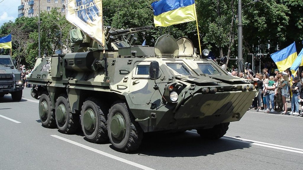 Transportér BTR-4 na přehlídce