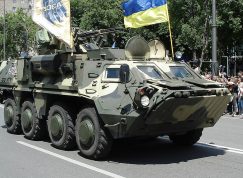 Transportér BTR-4 na přehlídce