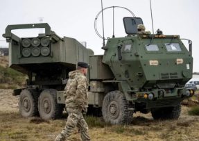 Salvový raketomet M142 HIMARS