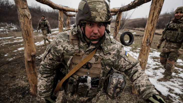 Ukrajinský voják na cvičišti