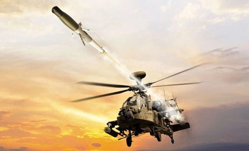 Raketa APKWS II odpálení z AH-64 Apache