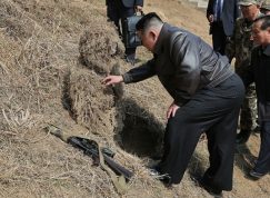 Kim Čong-un testuje odstřelovací pušku SSG 08