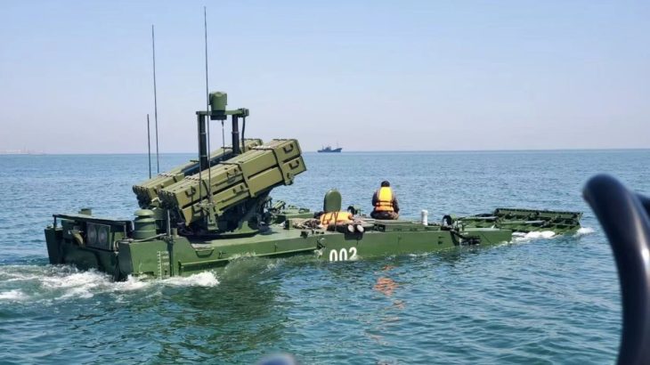 ZBD-05 se střelami HJ-10
