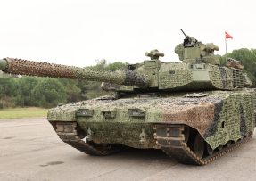 Tank Altay se systémem aktivní ochrany AKKOR 10