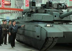 Kim Čong-un u tanku Cheonma-2