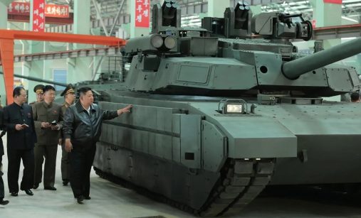 Kim Čong-un u tanku Cheonma-2