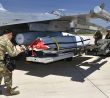 Montáž AGM-158 JASSM na letoun F-16