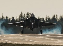 F-35 přistává na dálnici