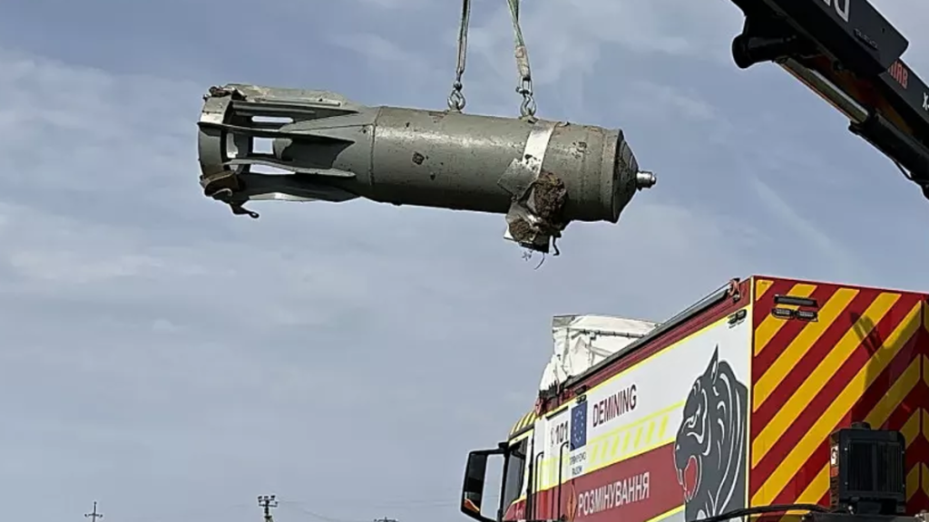 Puma FAB-250 na jeřábu