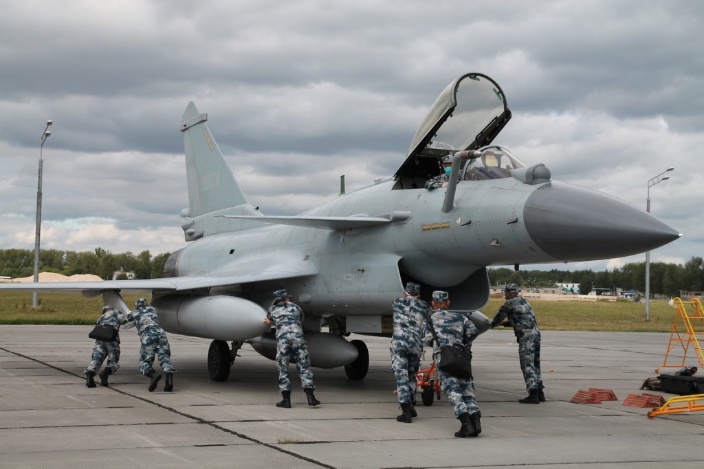 J-10 B, příprava k letu