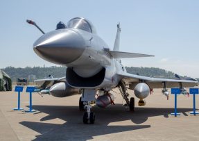 J-10 B, s raketami PL-12
