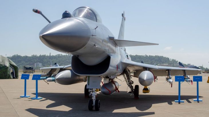 J-10 B, s raketami PL-12