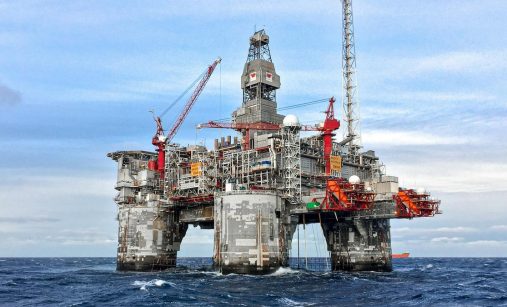 Plošina na těžbu ropy v moři