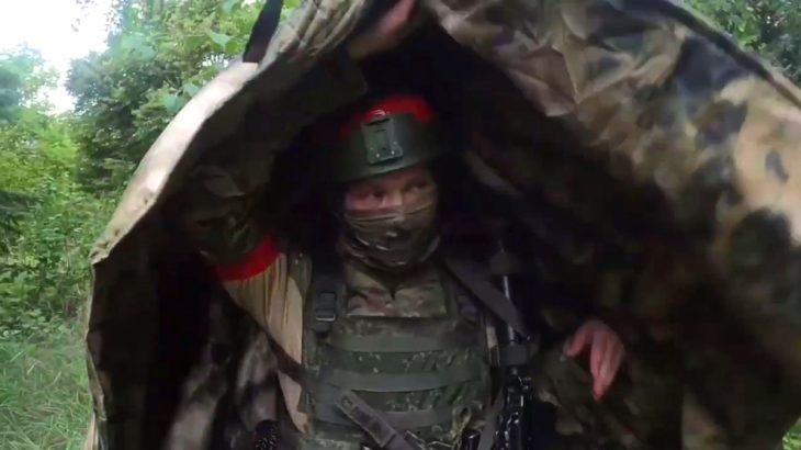Ruský voják s anti-termovizním pončem