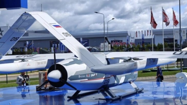 S-76 má vzadu tlačnou vrtuli