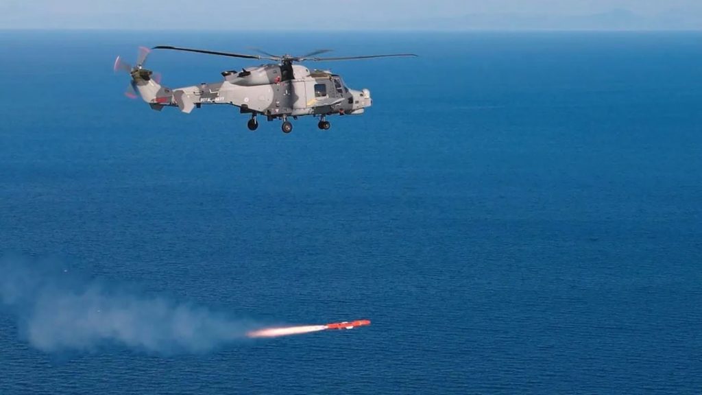 Vrtulník AW159-Wildcat odpaluje Sea Venom