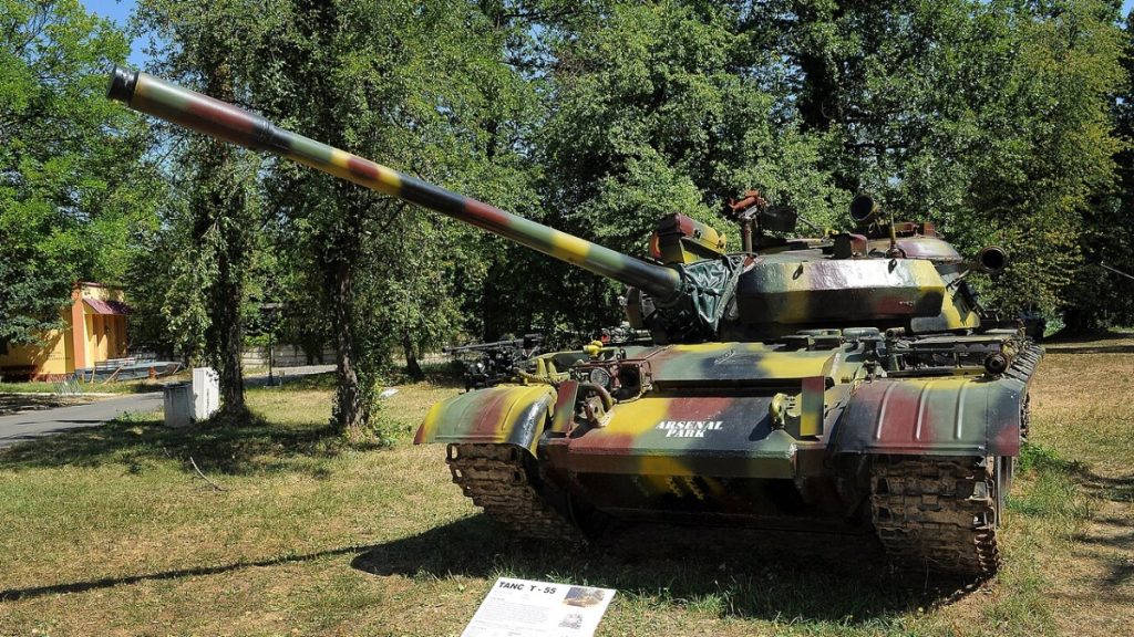 Vystavený tank T-55AM2