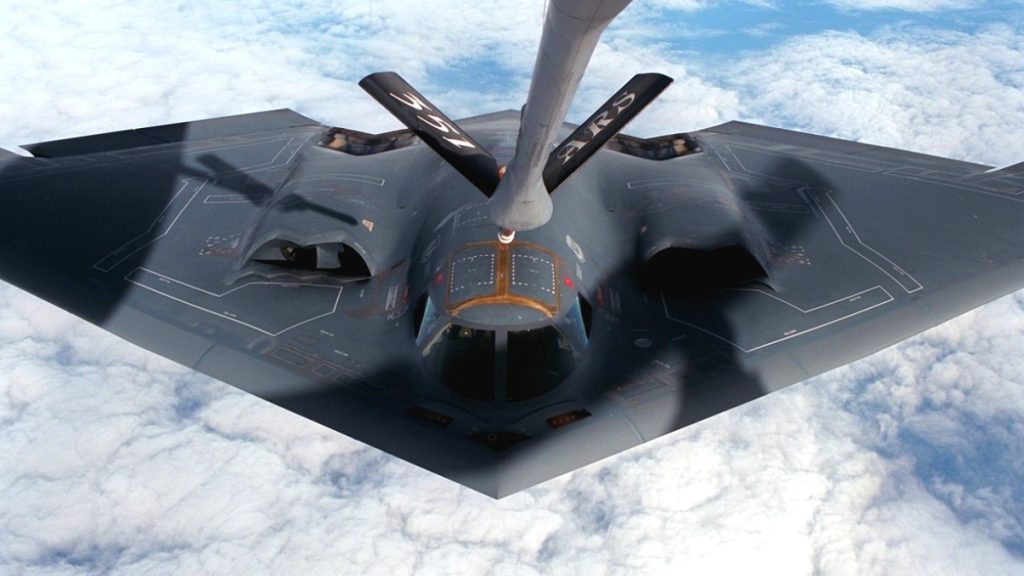 B-2 Spirit tankuje za letu