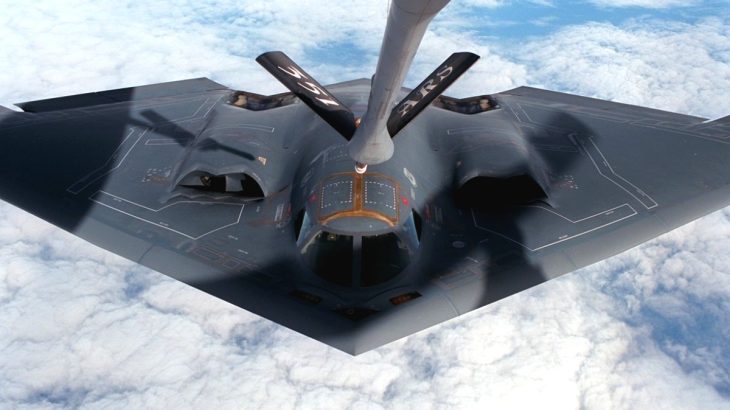 B-2 Spirit tankuje za letu