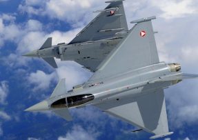 Dvojice letounů Eurofighter Typhoon