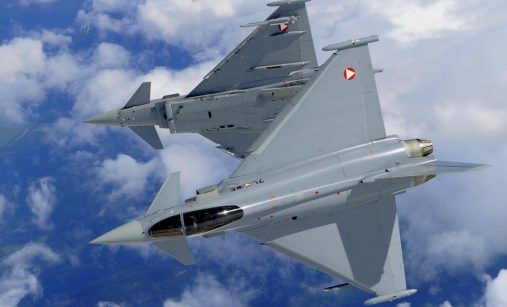 Dvojice letounů Eurofighter Typhoon