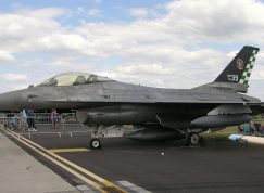 Vystavený F-16 ADF na letecké show