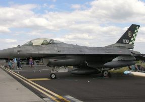 Vystavený F-16 ADF na letecké show