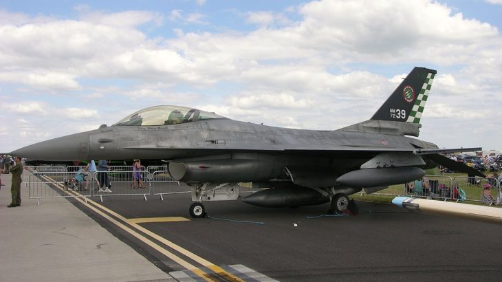 Vystavený F-16 ADF na letecké show