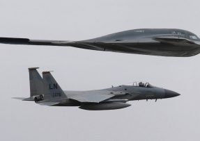 F-35 v doprovodu F-15