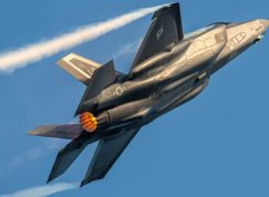 Letoun F-35 při rychlém letu
