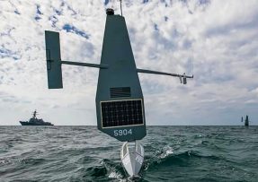 Námořní drony Saildrone Voyager v Perském zálivu