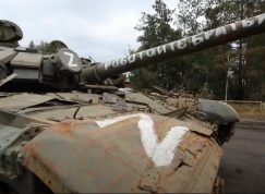 Opuštěný ruský tank se znakem Z