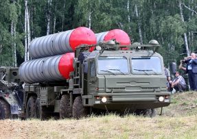 Odpalovací vozidlo ruského S-400