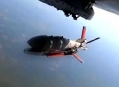 Ukrajinský Scuhoj Su-24 s novou pumou KAB