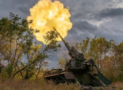 Střelba z houfnice 2S7 Pion