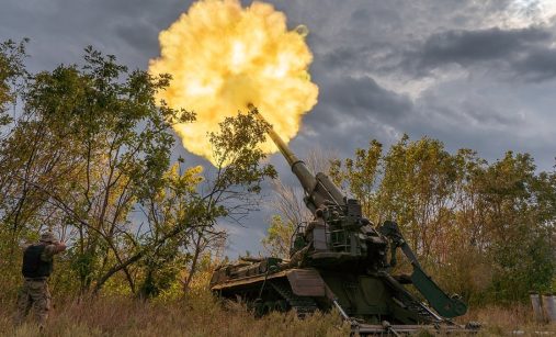 Střelba z houfnice 2S7 Pion