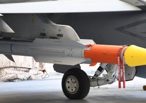 Střela AIM-174B