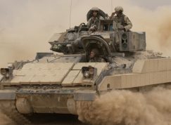 M2 Bradley v prachu