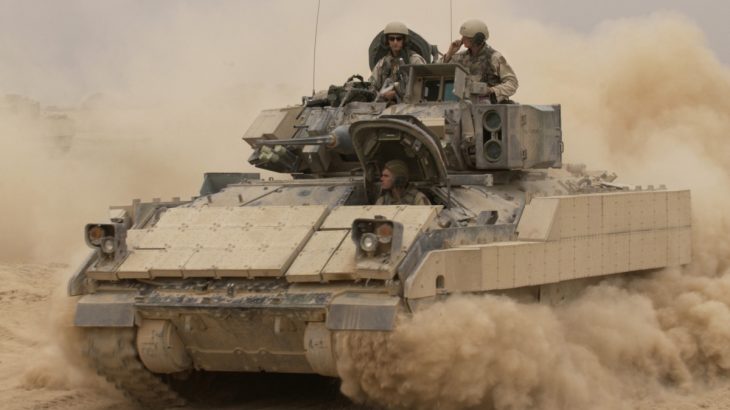 M2 Bradley v prachu
