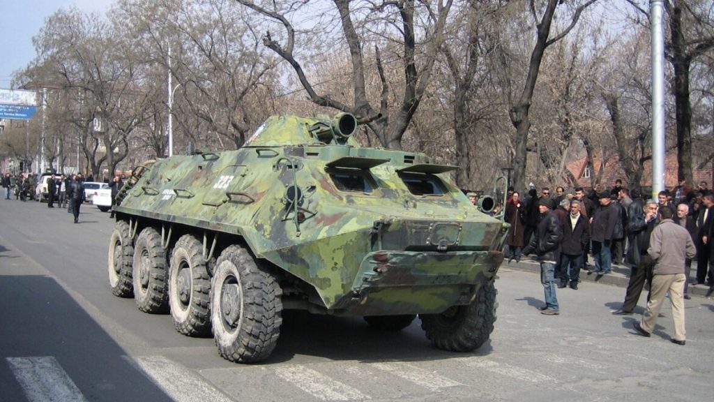 BTR-60 v arménských ulicích