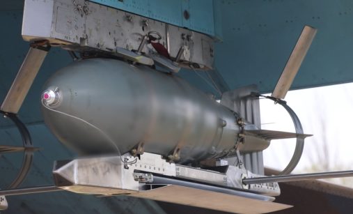 Puma UMPK pod letounem Su-34