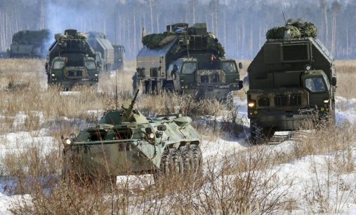 Ruský konvoj doprovázený útočným vozidlem